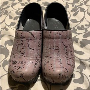 Dansko size 39 French wording shoe